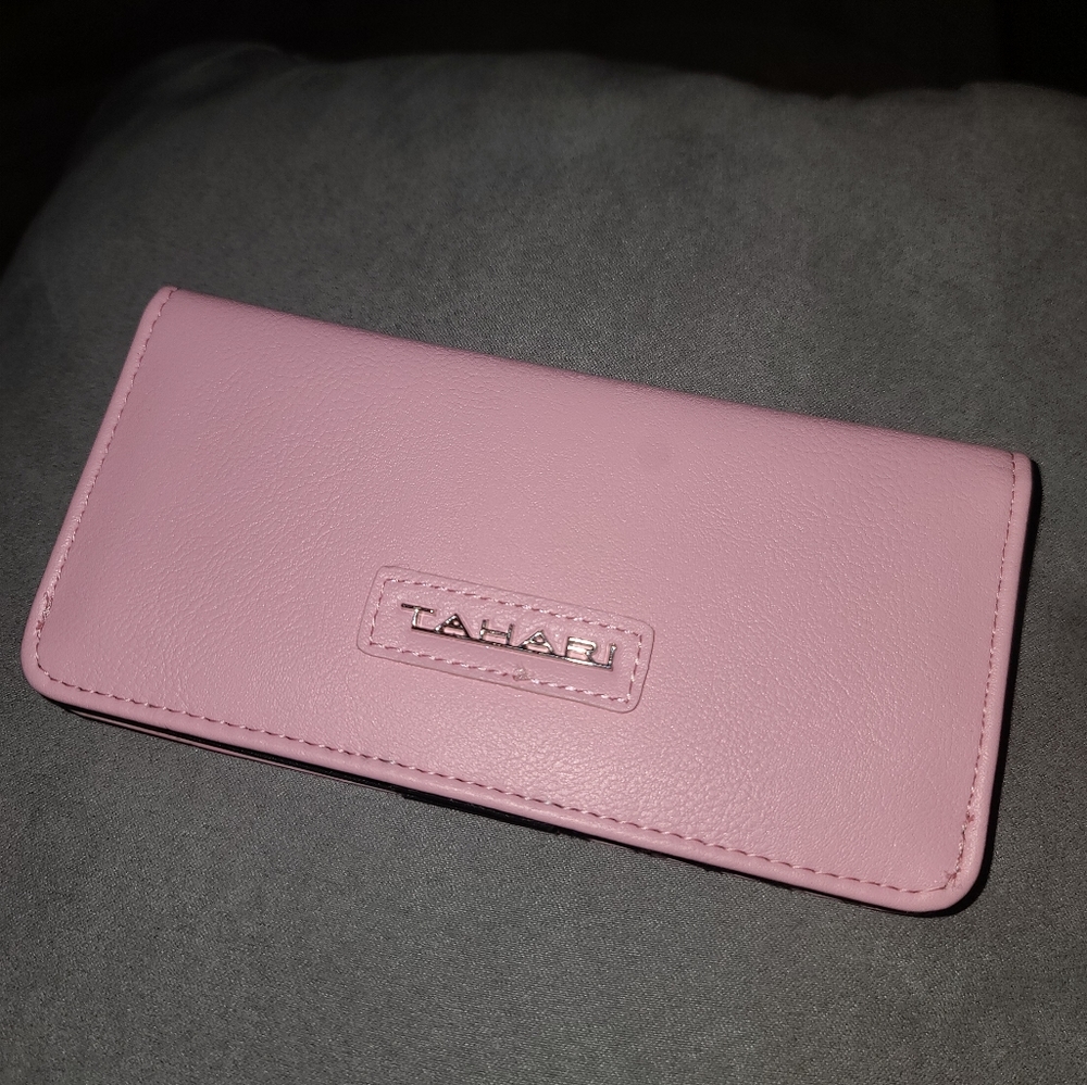Tahari Wallet